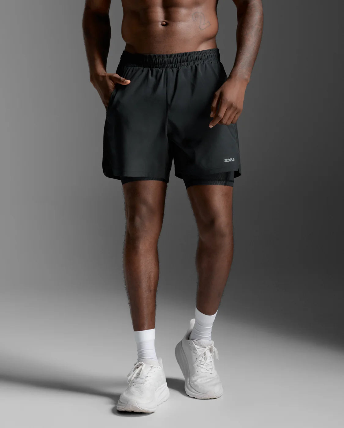 2XU شورت ركض عالي الأداء ٢*١ اللون الأسود