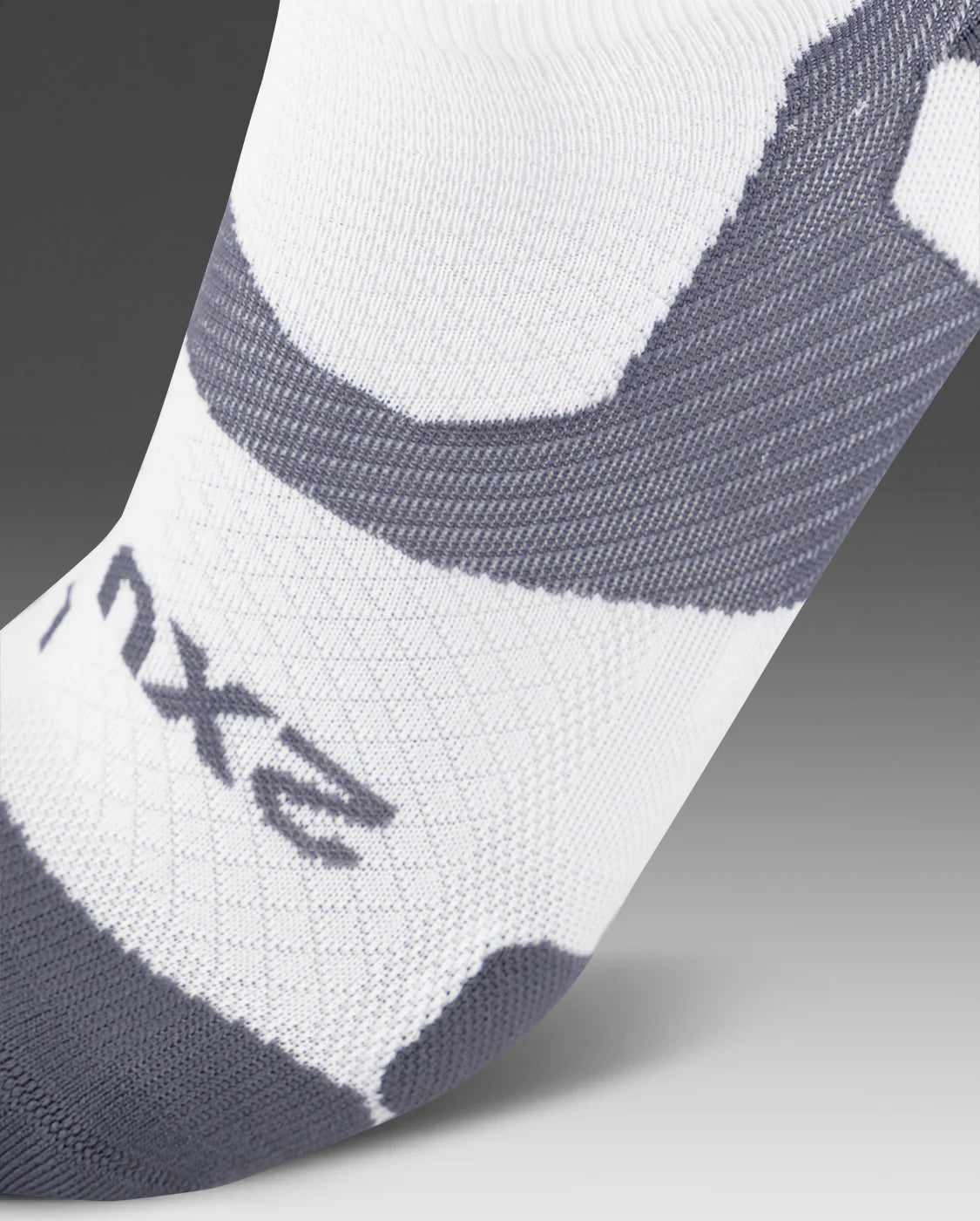 جوارب ركض عالية الأداء 2XU تصل خلال 10 أيام