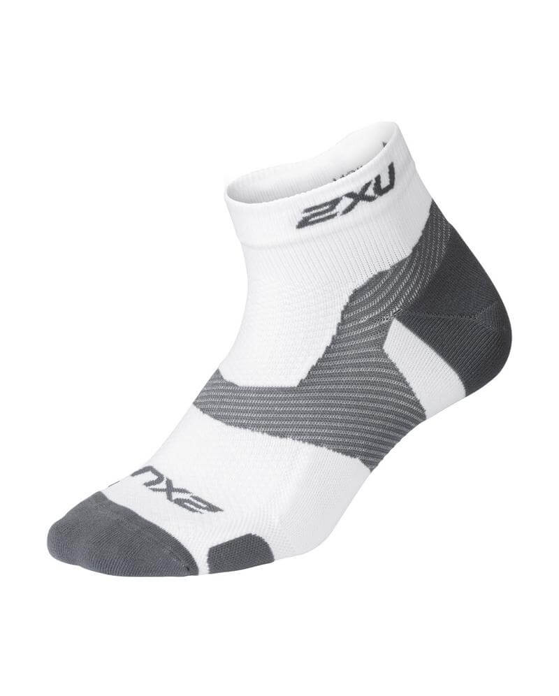 جورب ركض عالي الأداء 2XU يصل خلال 10 أيام