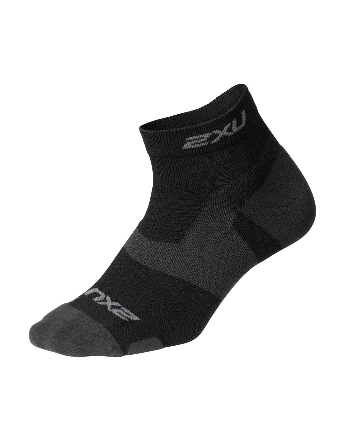جورب ركض عالي الأداء 2XU يصل خلال 10 أيام